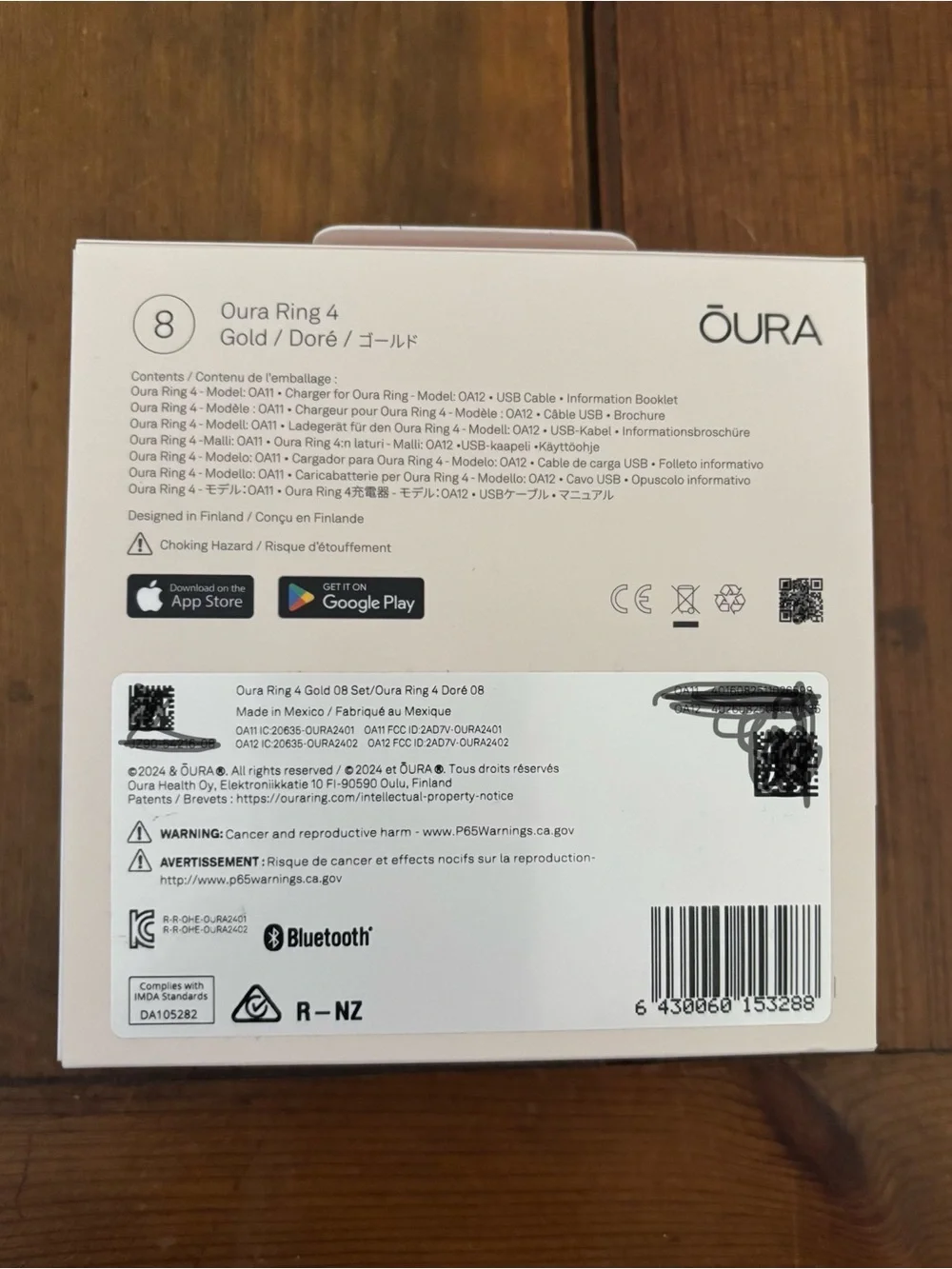 Oura Ring 4 Gold with Accessories